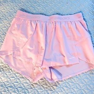 Brooks 3” Chaser Shirt, size M, NWOT